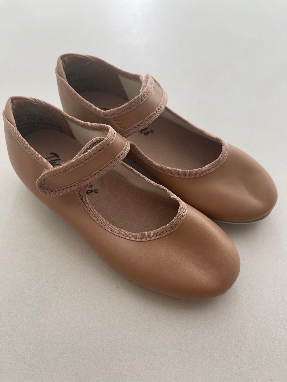 Girls' Classic Mary Jane Dress Shoes in Tan